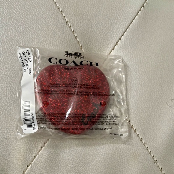 NEW Coach Wine Multi Glitter Heart Shaped Compact Mirror - Picture 3 of 16